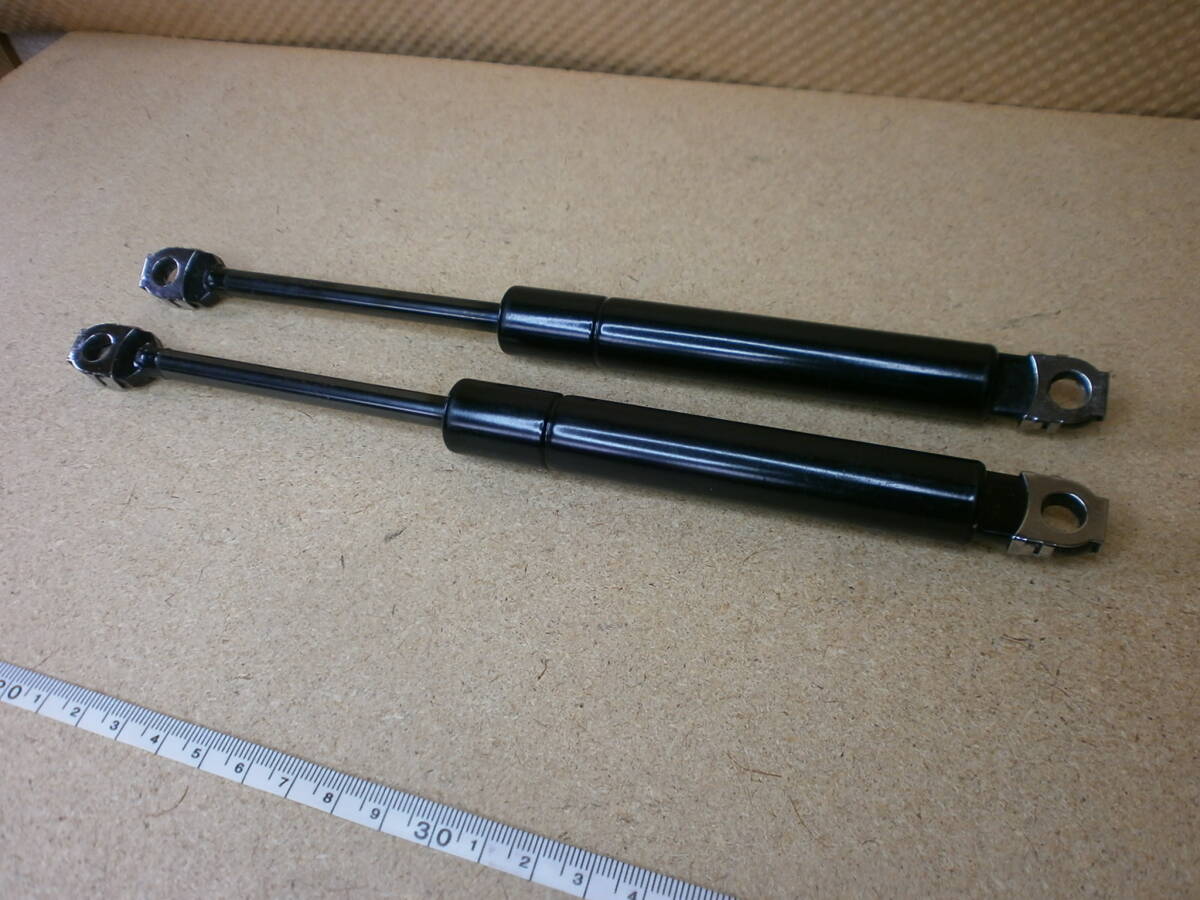 BMW ボンネットダンパー 適合不明 ALPINA B10/3,5i に付くととだけ確認済 ボンネット閉まらず 拍卖