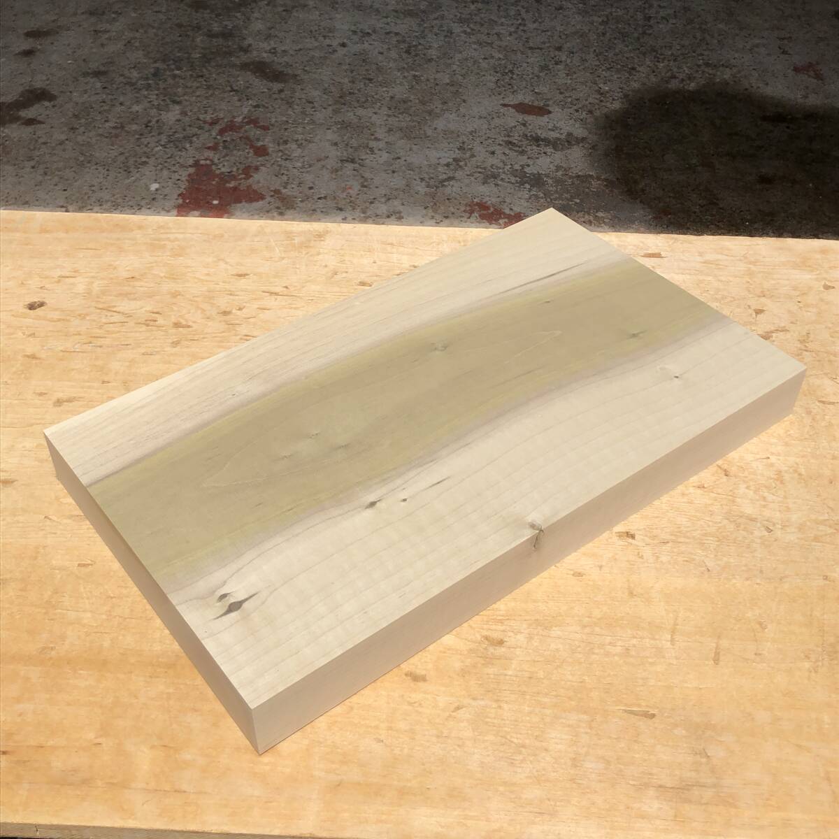 送料無料!朴【Y880F】444×252~256×44mm ホオ ホオノキ 彫刻 木彫 まな板 木工 天然木 自然素材 木材 乾燥材 無垢材《銘木すずめや》拍卖