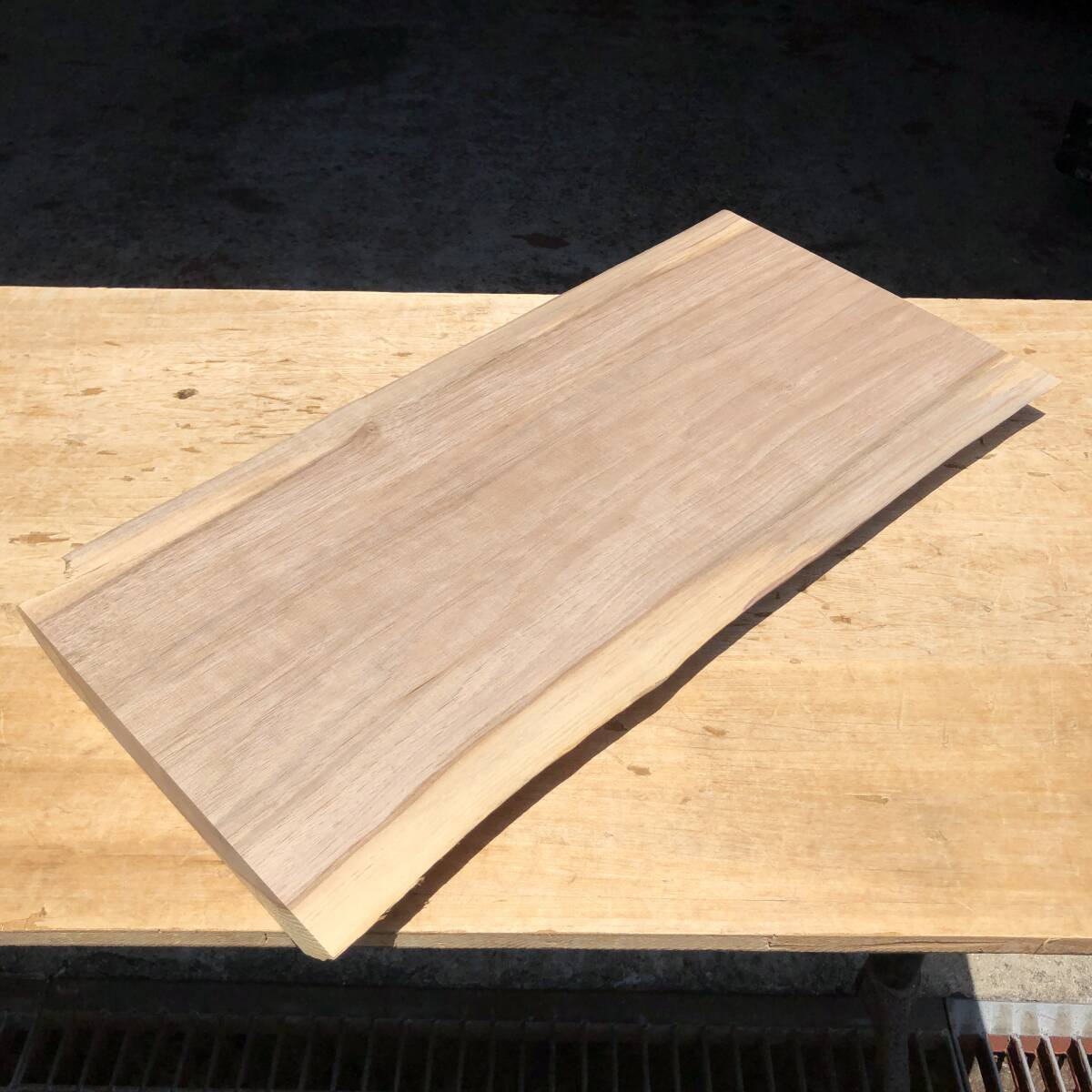 送料無料!クルミ【Y971H】634~641×290~317×36mm 胡桃 木工 クラフト DIY 天然木 自然素材 材木 木材 乾燥材 無垢材《銘木すずめや》拍卖