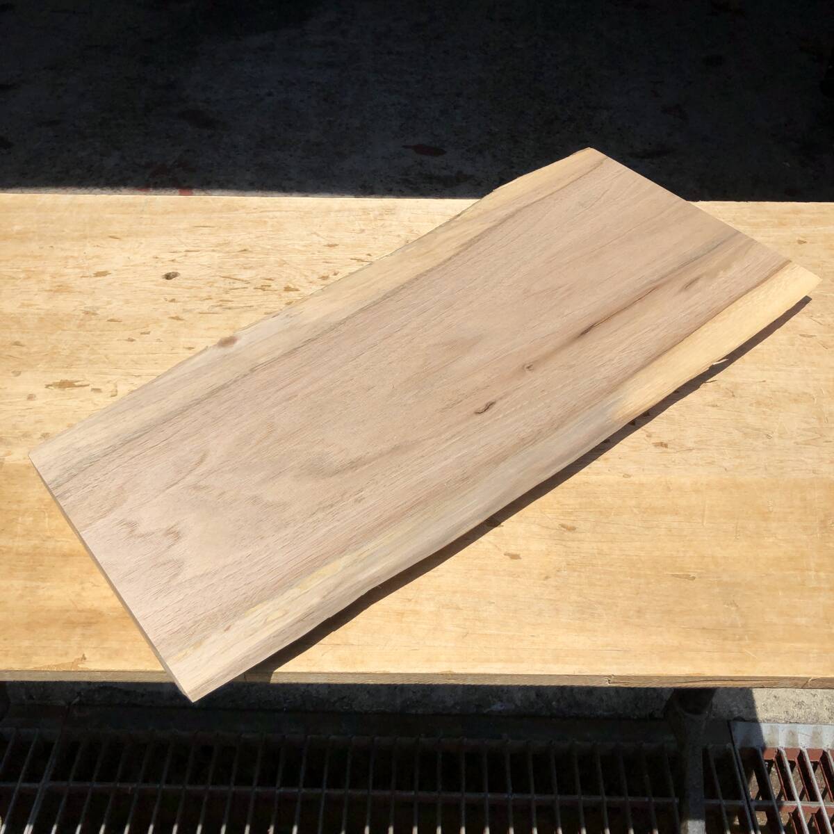 送料無料!クルミ【Y972H】670×263~314×28mm 胡桃 木工 クラフト DIY 天然木 自然素材 材木 木材 乾燥材 無垢材《銘木すずめや》拍卖