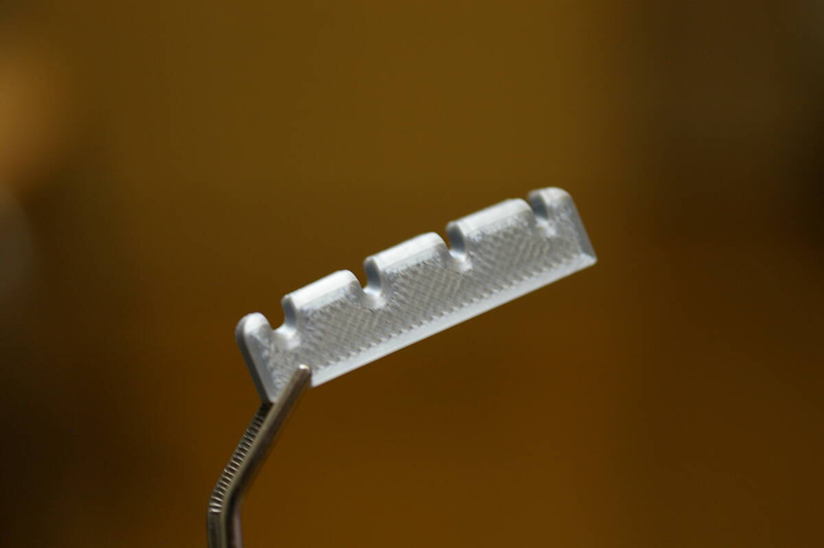 ベース用ナット / YAMAHA RBX4A2、RBX4A2M他用 / PLA(植物由来・ポリ乳酸樹脂)/ レフトハンド(左利き)用 / シルキーシルバー拍卖