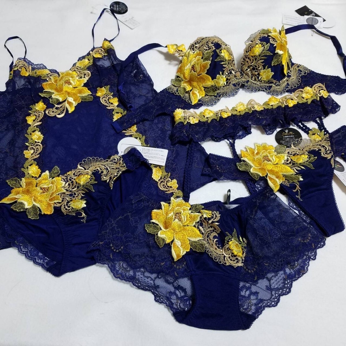 ワコ-ル サルート 迎賓の薔薇 ブラジャー&ガーターベルト&ソング&スタンダードショーツ&ボーイレングスショーツ&キャミソール 店舗限定拍卖