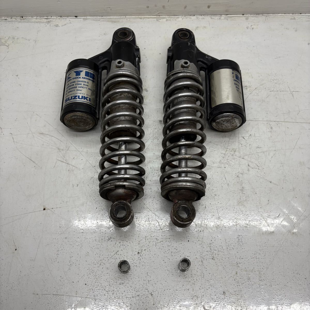 01470 スズキ GSX400 GK79A リアショックアブソーバー 純正 左右 セット リアサスペンション リアサス リアショック拍卖