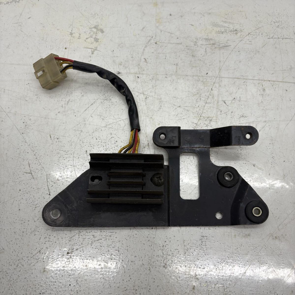 01484 スズキ GSX400 インパルス GK79A レギュレータ 純正 レギュレーター レギュレター拍卖