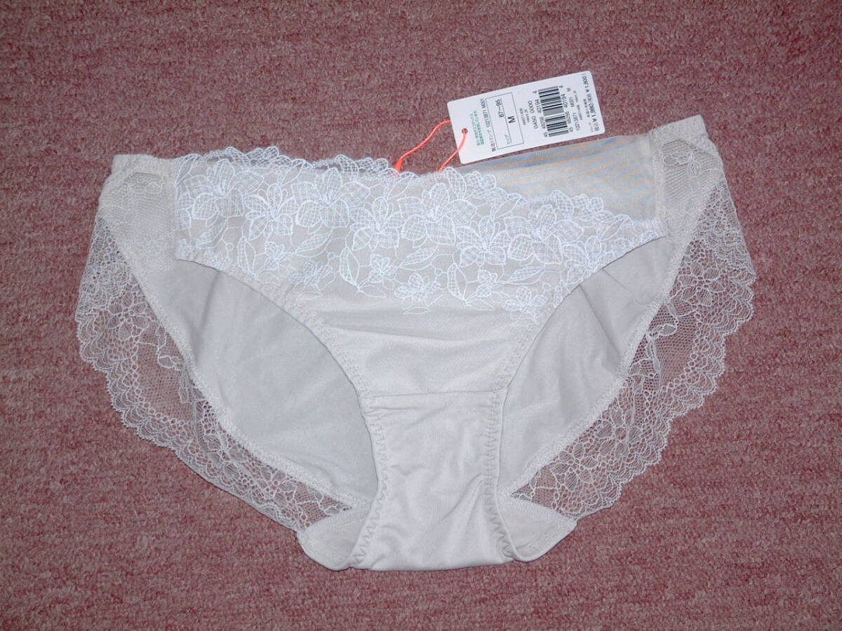 ★定価1980円★Triumph トリンプ アモスタイル レギュラーショーツ チュール ヴェール AMST1406 Hikini JX M001 Mサイズ拍卖