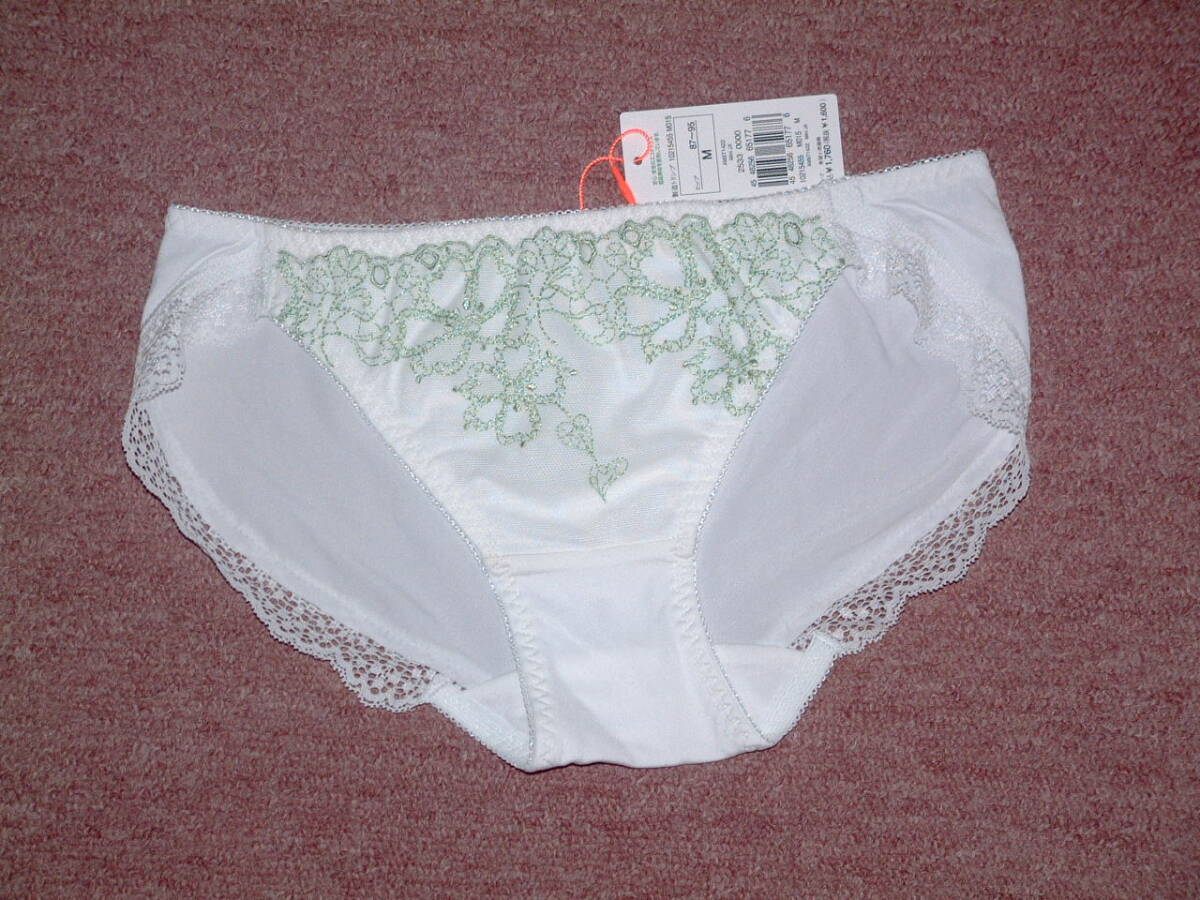 ★送料込み★定価1760円★トリンプ アモスタイル レギュラーショーツ ビューティフルフラワーコレクション AMST1422 Mini M015 Mサイズ拍卖