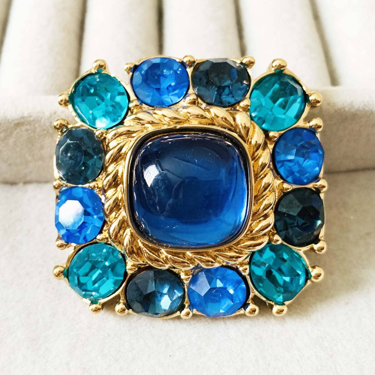 保管品未使用 AVON エイボン カラーストーン ゴールド ブローチ No.5583拍卖