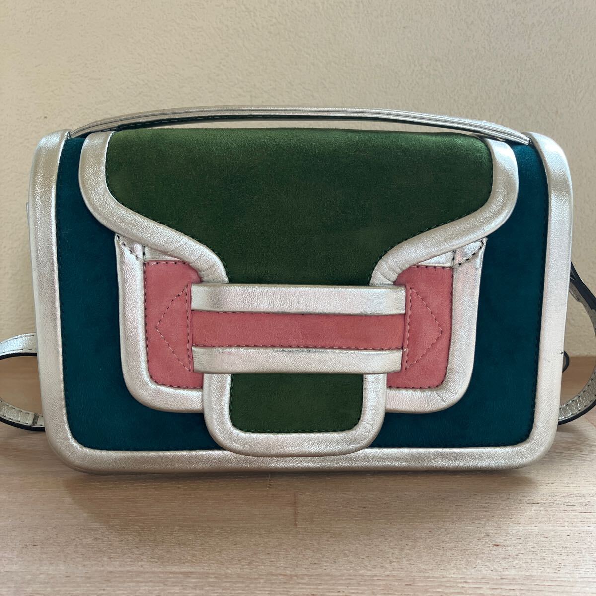 ピエールアルディ アルファバッグ スエード シルバー ショルダーバッグ拍卖