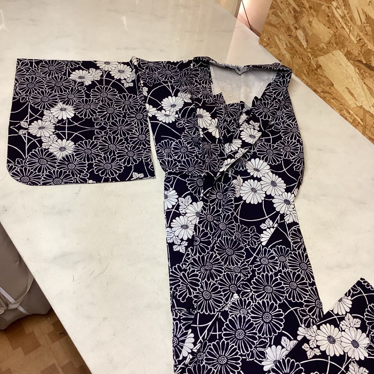 和装 浴衣 レディース 紺色 白の花柄 カジュアル 涼しげ 上品 (は6Y)拍卖