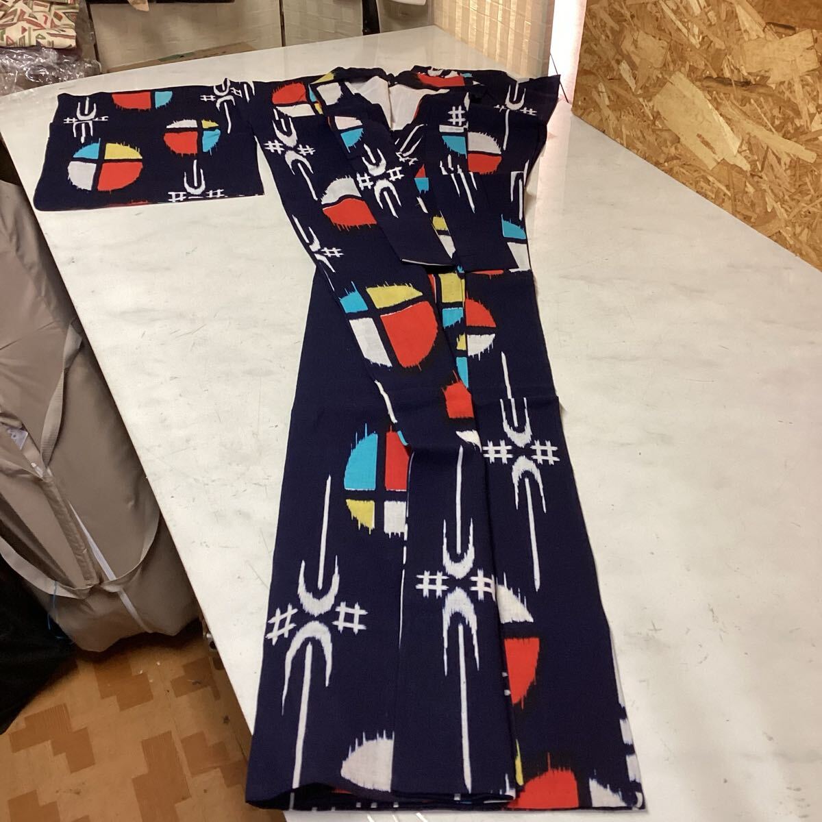 和装 浴衣 レディース 紺色 鮮やかな模様 カジュアル カラフル (は8Y)拍卖