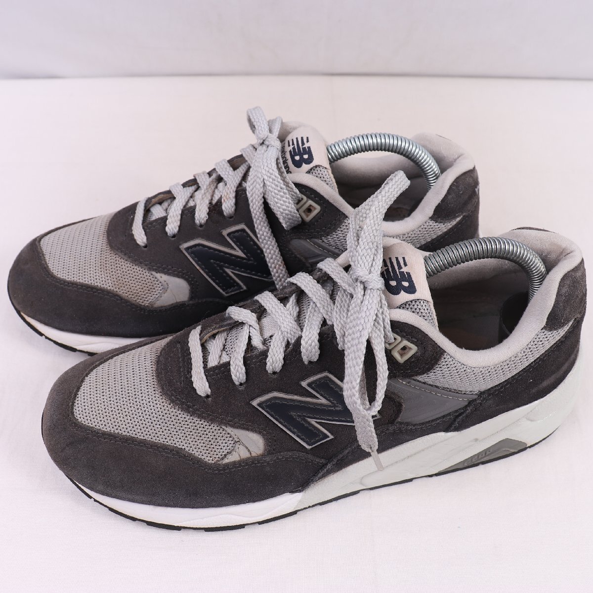 580 ニューバランス 25.5cm/new balance 濃灰 ダークグレー 紺 ネイビー 灰 グレー 中古 古着 メンズ スニーカー yy6243拍卖