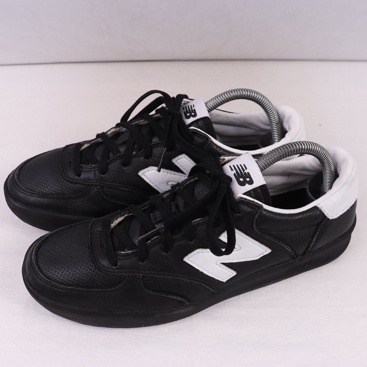 300 ニューバランス 26.0cm/new balance 黒 ブラック 白 ホワイト 中古 古着 スニーカー メンズ yy6277拍卖