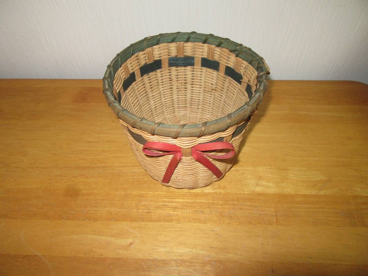 ★バスケット かご★小物入れ★パン お菓子 果物 入れ★籐・ラタン(?)竹(?)カゴ★収納 籠★筒型 丸かご★用途いろいろ☆おしゃれ☆拍卖