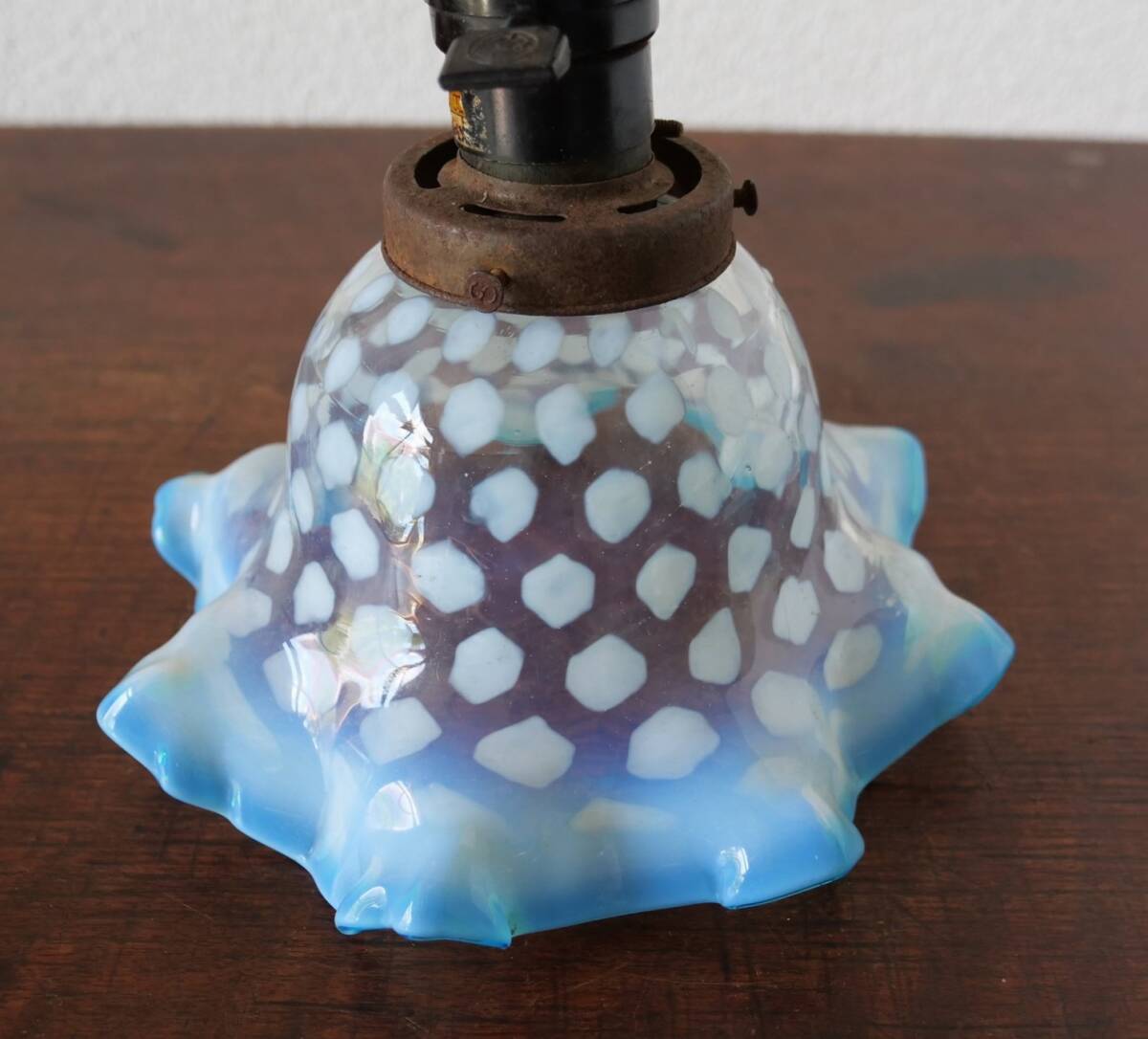 ★コレクター放出 希少電笠! 亀甲文様オパール青色縁電笠 電笠 シェード 本物時代笠 / 氷コップ あめや瓶 -13拍卖