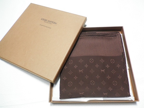 ◆LOUIS VUITTON ルイヴィトン スカーフ シルク100% ブラウン モノグラム 柄 箱付き LVロゴ◆拍卖