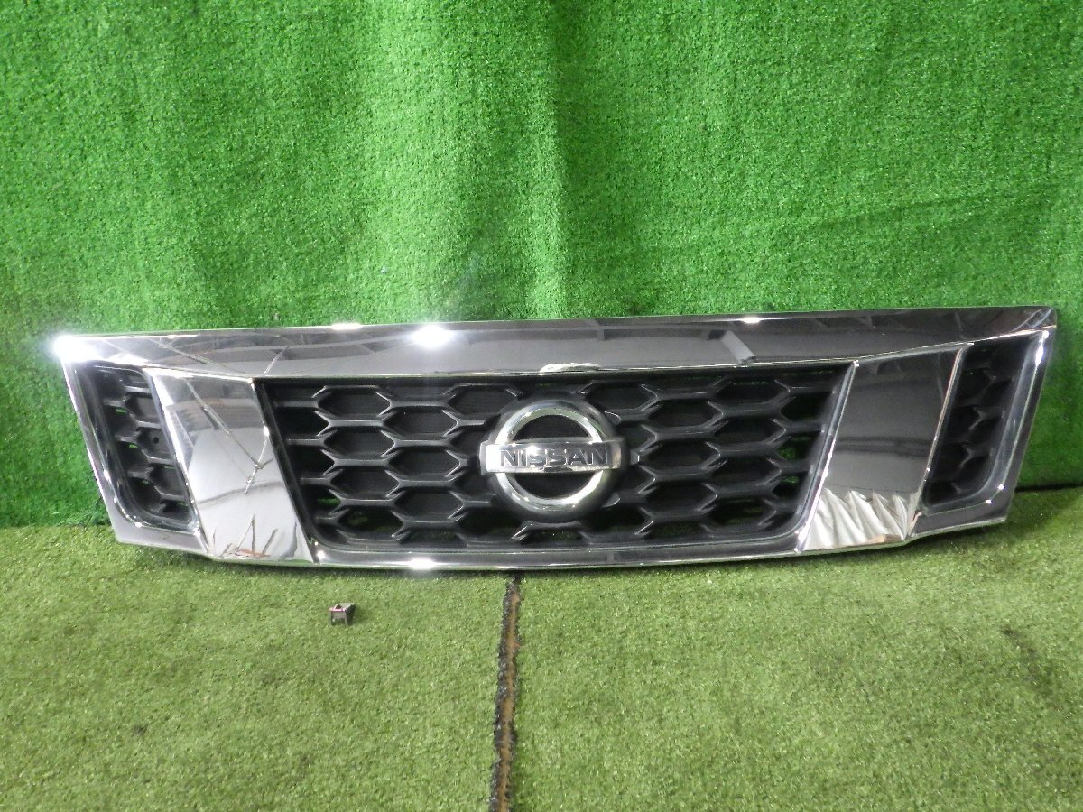 ◆ 日産 キャラバン NV350 E26 CS4E26 【 メッキ フロントグリル 】 取付部折れあり 中古品 G141 2E12 ◆拍卖