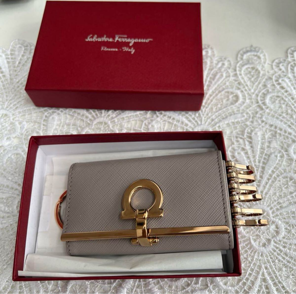 Salvatore Ferragamo グレー キーケース拍卖
