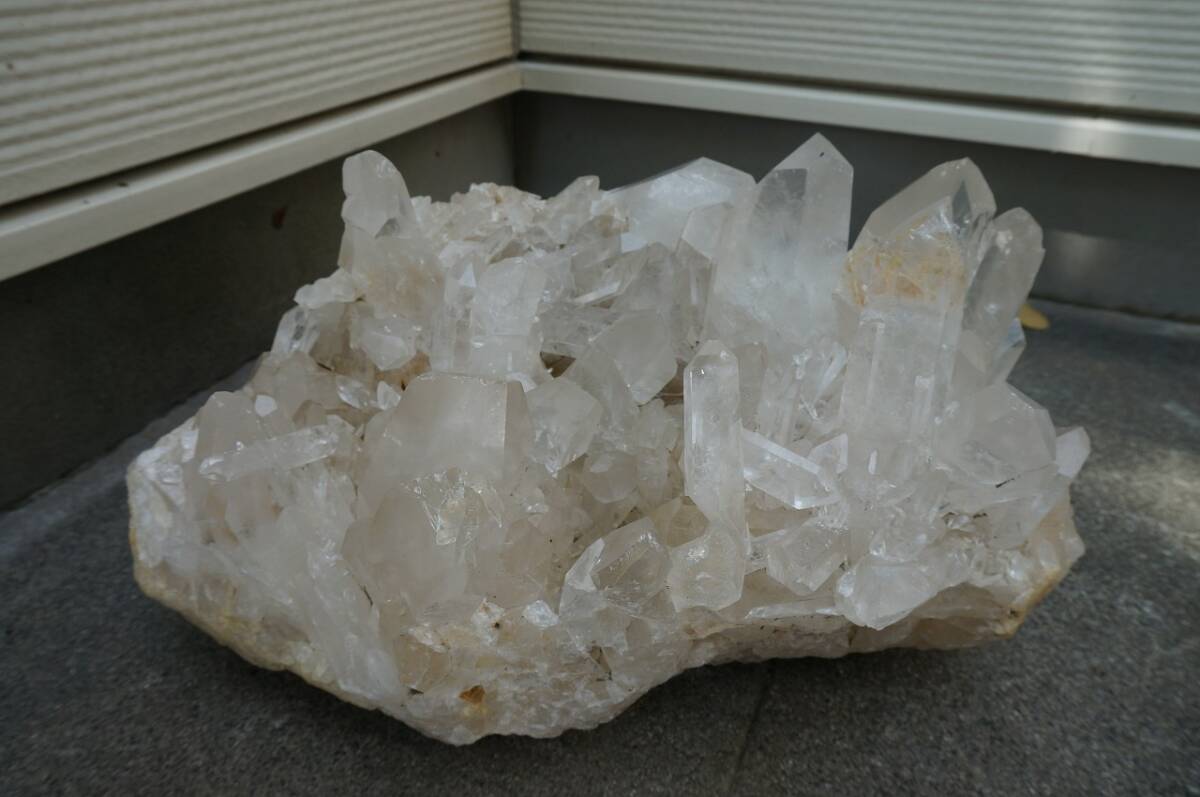 特大サイズ38.6Kg博物館クラス格安!今がチャンス【即決特別価格!早い者勝ち】希少!35年前の未使用在庫!天然水晶クラスター原石 透明度拍卖