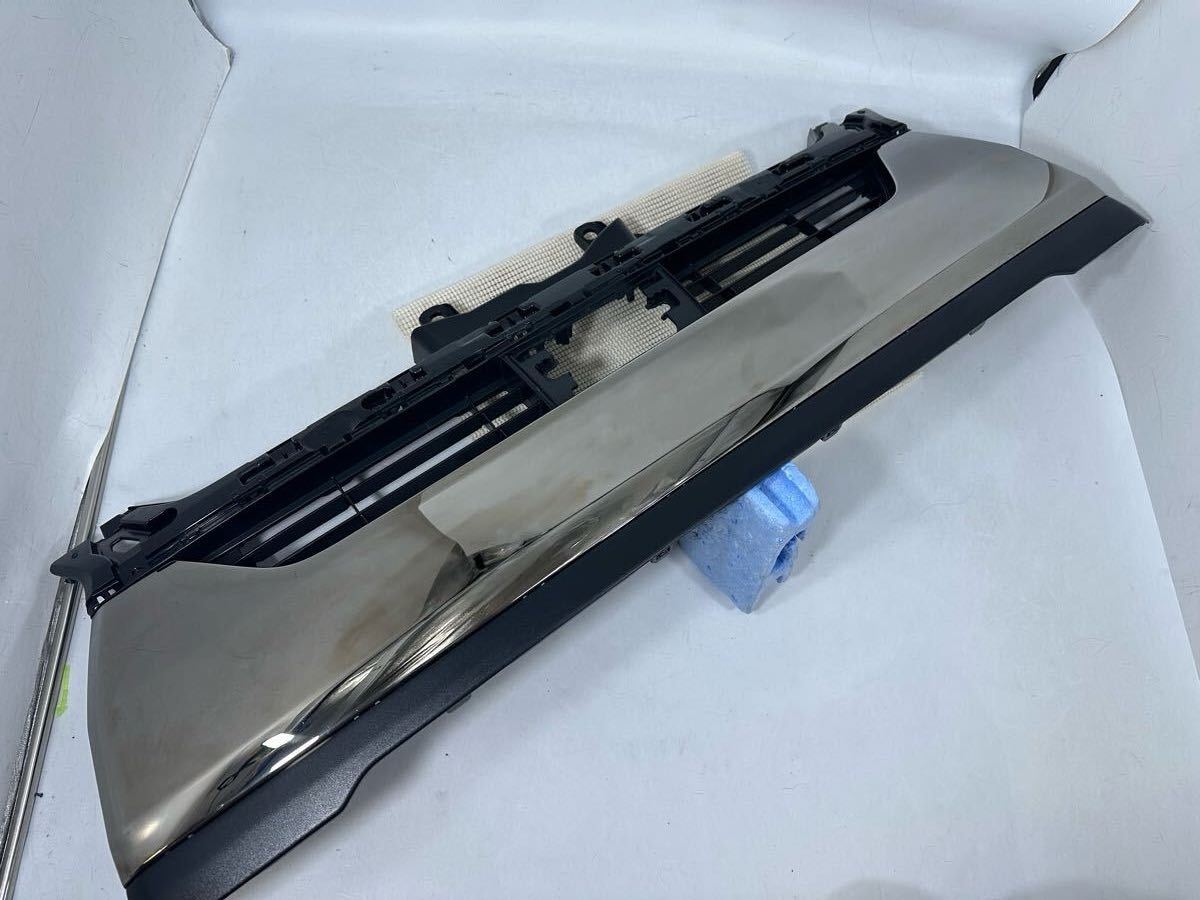 M33-4-4  ハイエース 200系 スモークメッキ ダークプライム フロントグリル 53100-26670拍卖