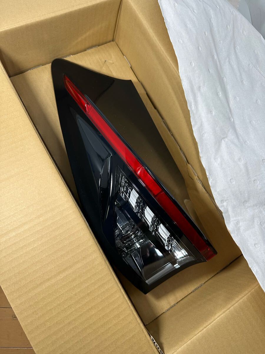 M36-6-1 新品 ヤリスクロス 左 MXPB10 MXPJ10 52-330 テールライト 81561-52E60 拍卖