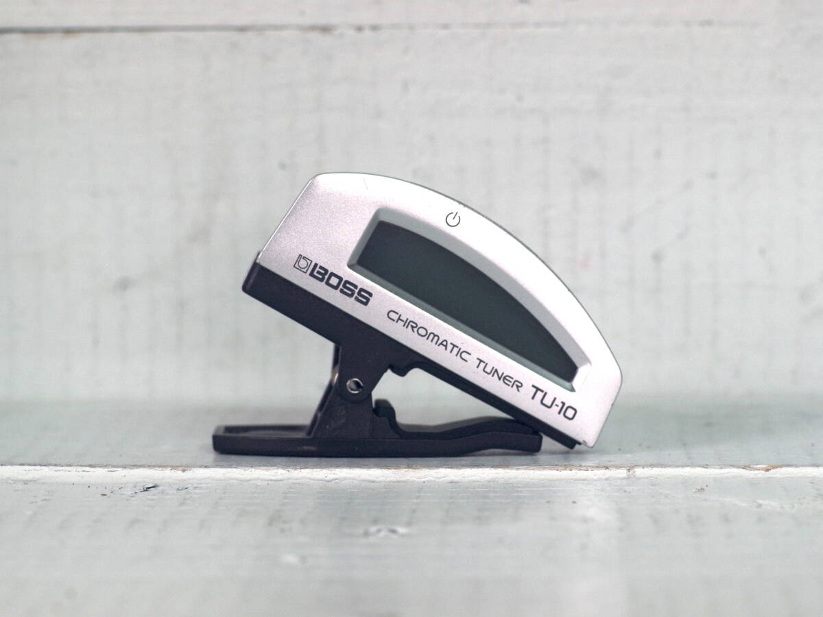 M13094【BOSS】動作確認OK!! TU-10 クリップ式 ギター用 クロマチック チューナー Roland シルバー 銀色 ゆうぱっく60サイズ拍卖