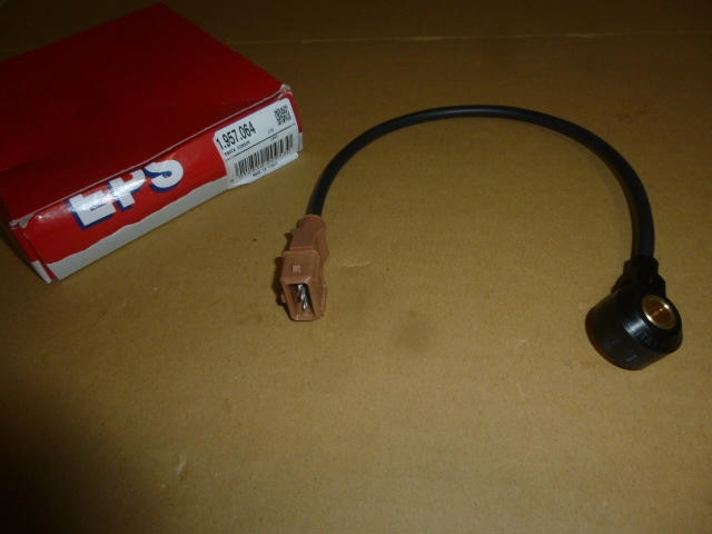 ヴァナゴンT4/ユーロバンT4 2.5/コラードVR6/GOLF3 2.0/VR6用ノックセンサー新品イタリア製拍卖