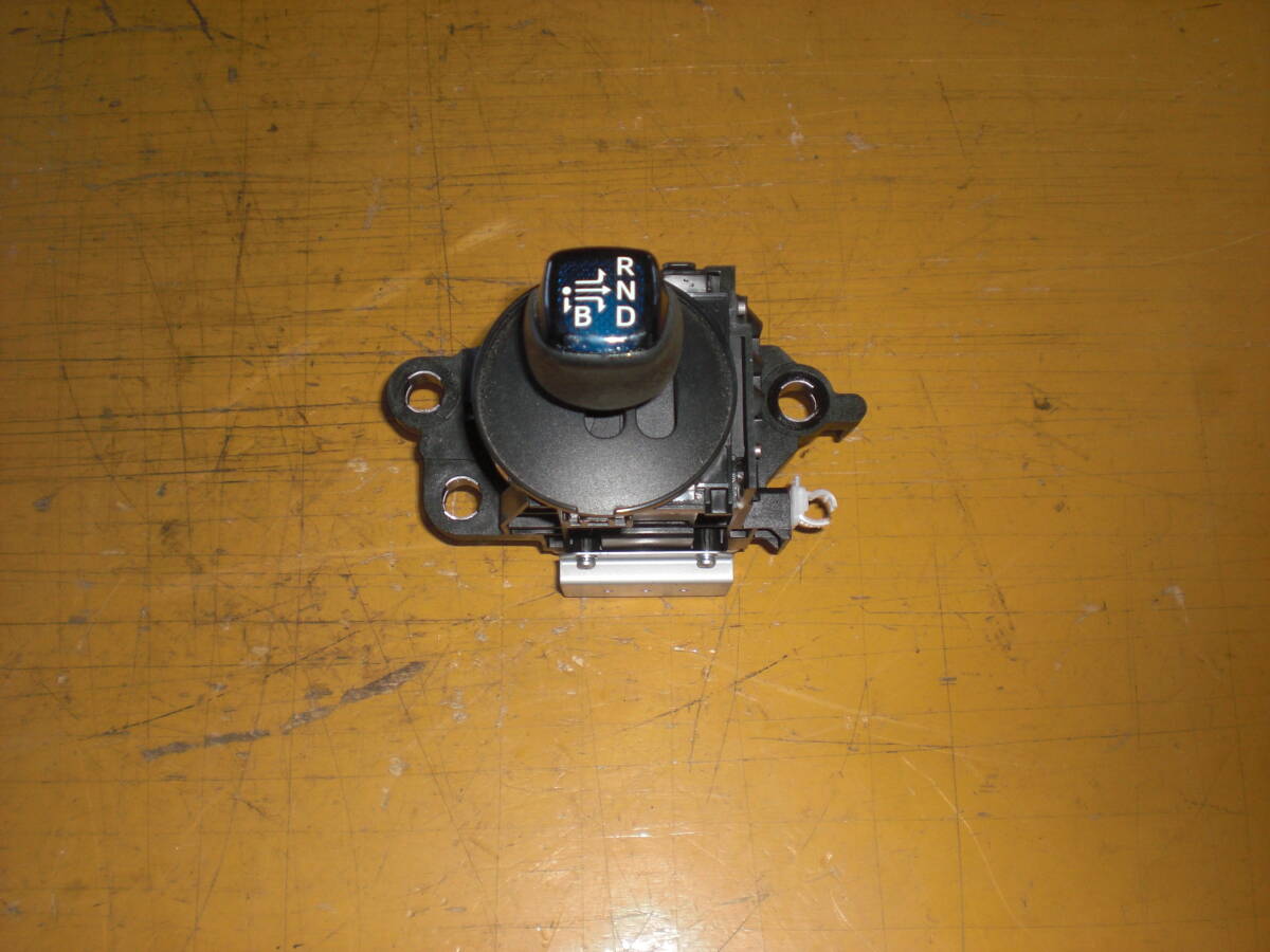 ZVW50前期 プリウス 純正 ATシフト レバー ASSY 実働車両から取り外し拍卖