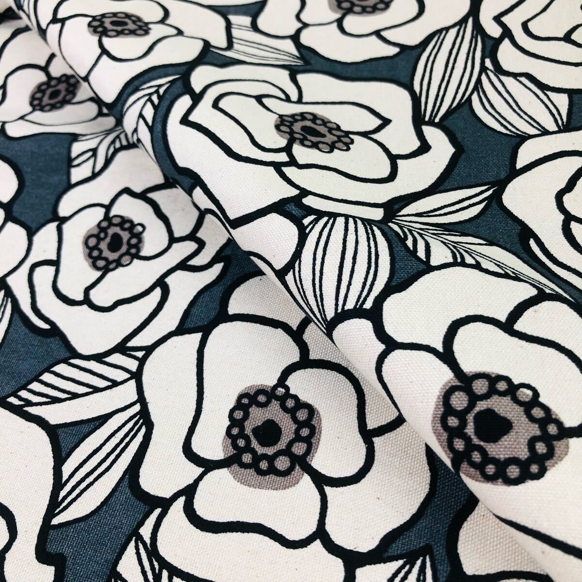 1m 日本製 花柄 北欧 コットン オックス 生地 はぎれ コットン 110×100 花柄 グレー拍卖