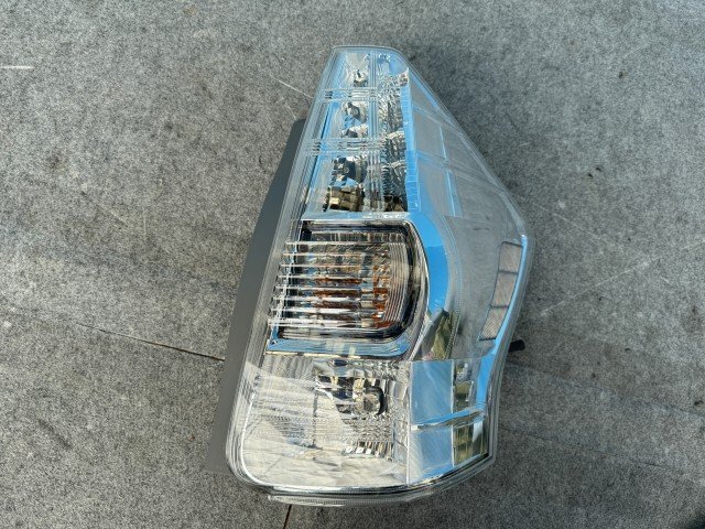 点灯OK プリウスα DAA-ZVW40W 右/運転席 LED テールライト テールランプ G 7人 1G3 スタンレー 47-46 81551-47140 プリウスアルファ拍卖
