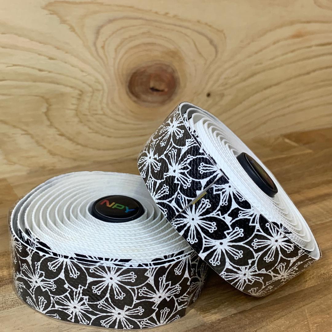 【新品】NPY バーテープ 桜 デザイン フェードカラー ホワイトブラック拍卖