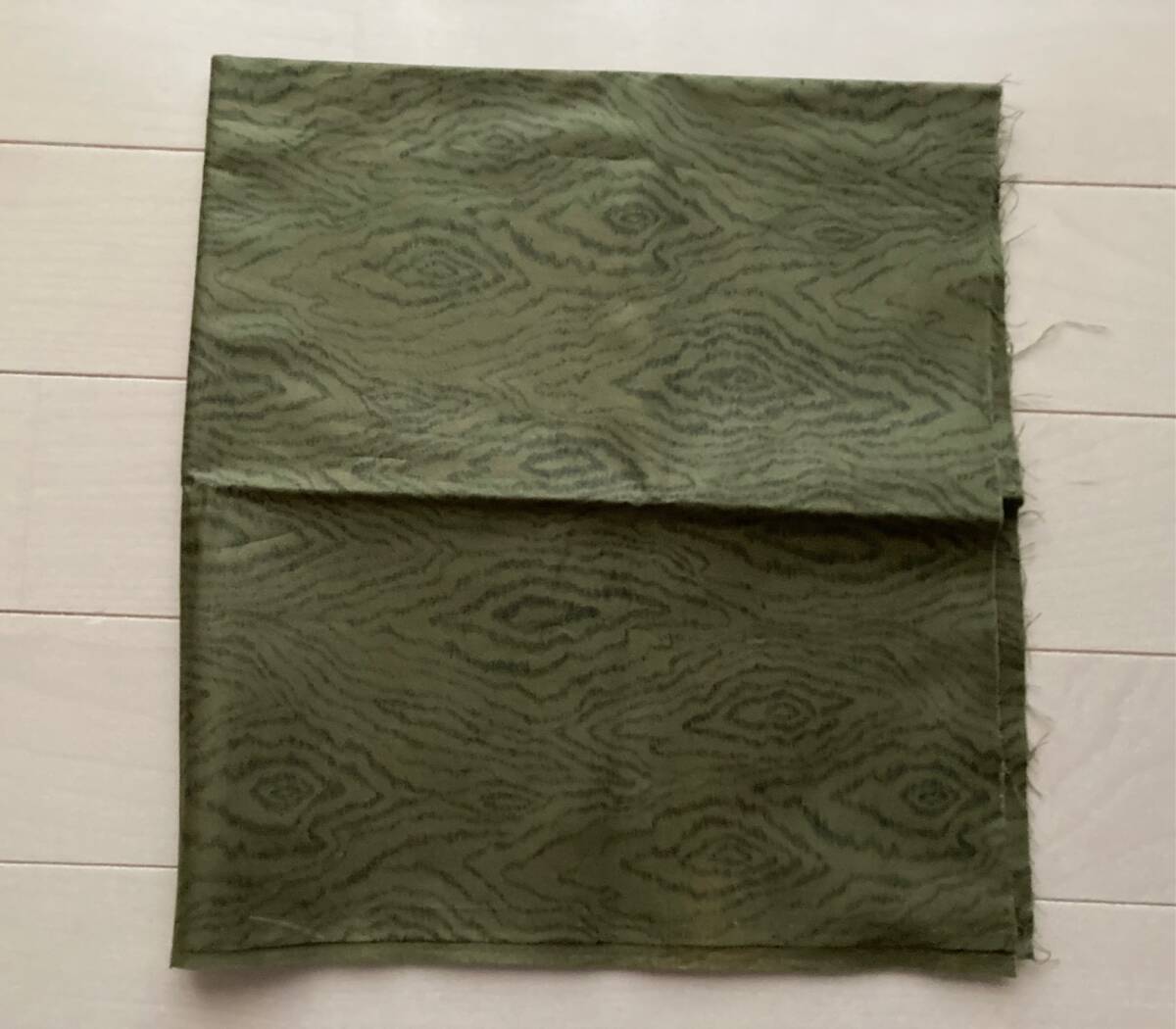 生地 はぎれ モアレ風 木目調 カーキ系統 拍卖