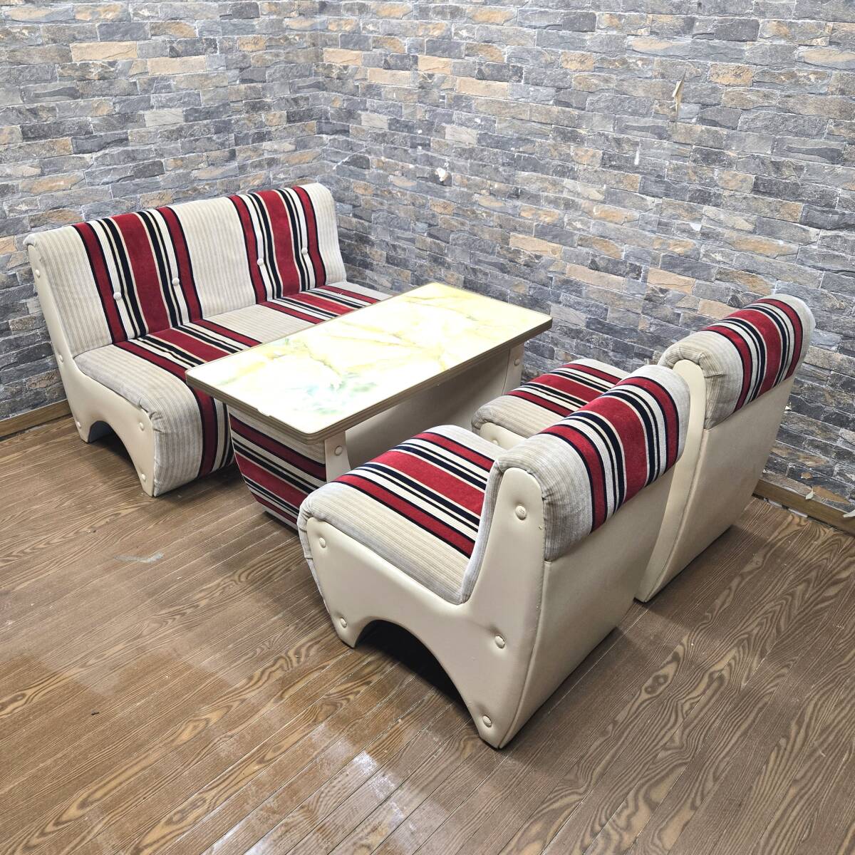 ◆◇5f053 【4点】 昭和レトロ 応接ソファ セット モケットソファ アームレスソファ 2人掛けソファ 1人掛けソファ テーブル 希少◇◆拍卖