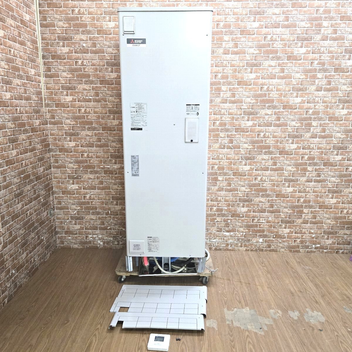 ▲▽*5S027 【引取限定】 MITSUBISHI 三菱 電気温水器 SRT-556GUA 2021年製 単相200V 550L 業務用 給湯専用 リモコン 動作保証品♪△▼拍卖