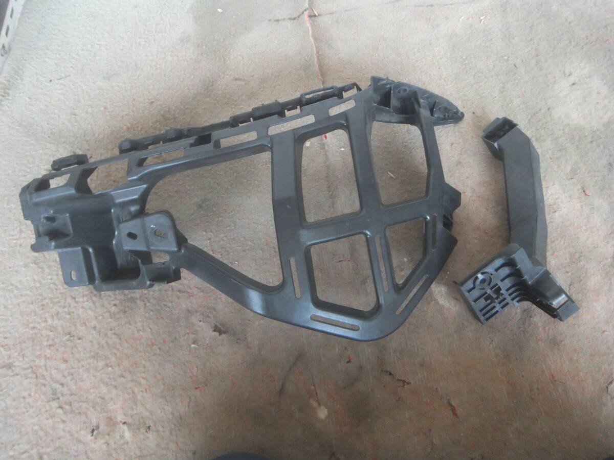 (ザ・ビートル 16CBZ) 右 リアバンパーブラケット ガイドピース 拍卖