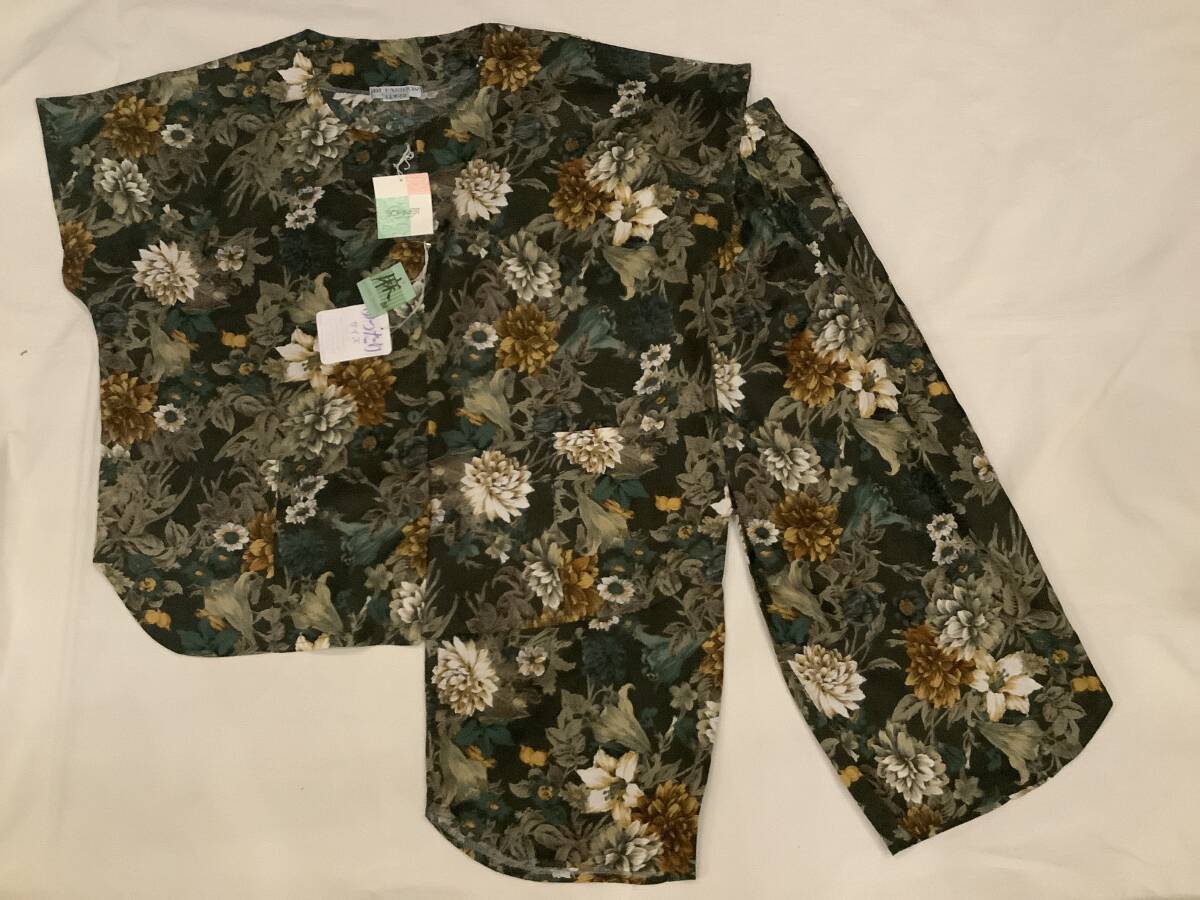 即決 新品 未使用 保管品 カジュアルウェア セットアップ 綿85% 麻15% 上下 パジャマ 家着 深緑 ホームウェア ボタニカル 花柄 日本製拍卖