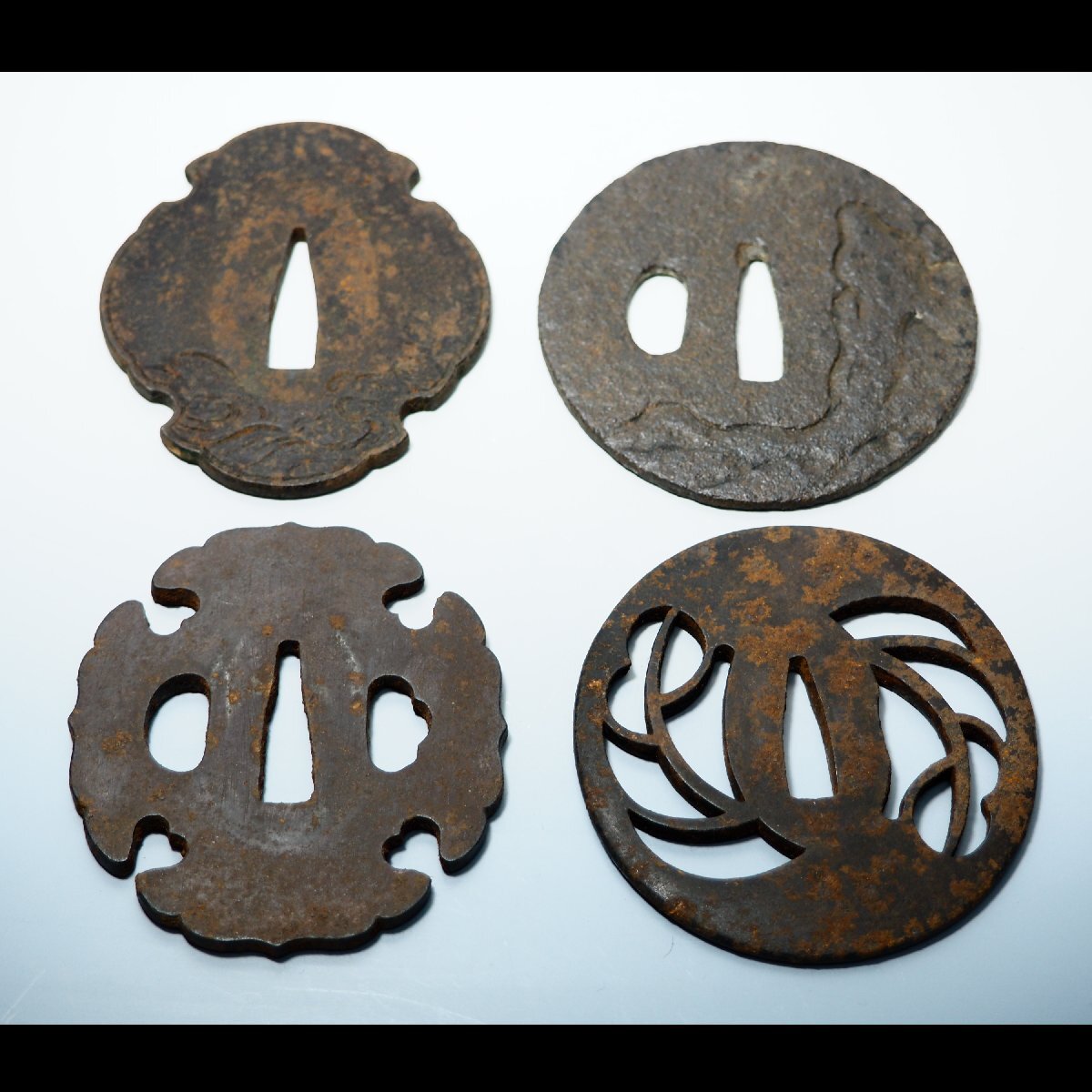 【治】時代刀装具 鉄地 鉄鍔 四点まとめて☆(検索:武具 赤銅 鍔 金工 彫金 日本刀 脇差 太刀 刀 目貫 柄 縁頭 ) BBM345拍卖