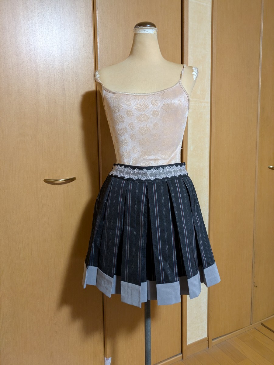 54中古アクシーズライン柄ボックスプリーツショートパンツ拍卖