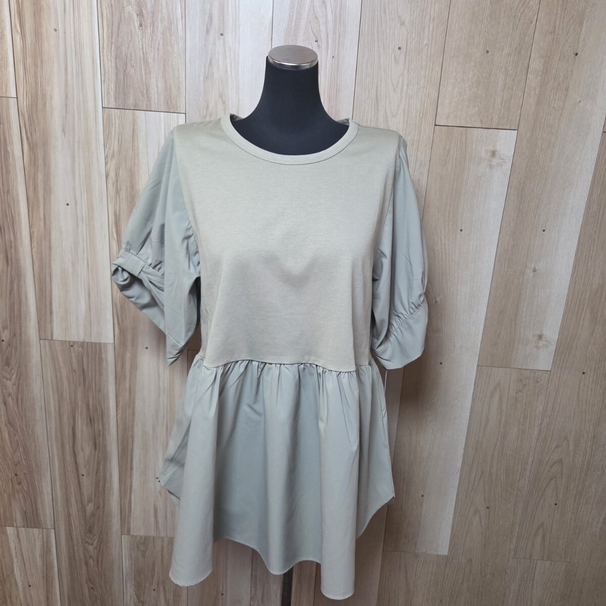 未使用タグ付き &LOVE アンドラブ 袖リボンの異素材MIXプルオーバー★QVC オリーブカラー拍卖