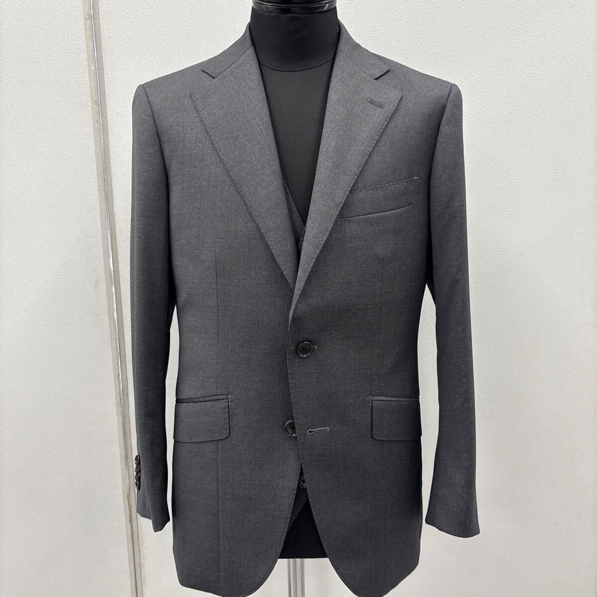 身長170体重68前後 サイズ48相当 イタリア生地レダ フレクソ シルキーエフェクト ストレッチミディアムグレー3ピーススーツほぼ未使用拍卖