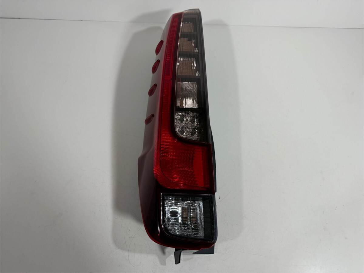 トヨタ純正 ZRR80/ZRR85 80系 ノア/エスクァイア 前期 LED テールライト 左側 KOITO 28-231 刻印AL 棚番T-558拍卖