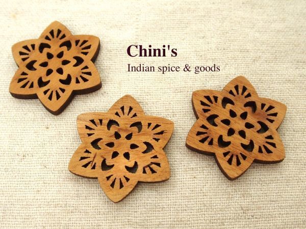 即決1個 透かし ウッドオーナメント 花★木製 ハンドメイドパーツ モチーフ 資材拍卖