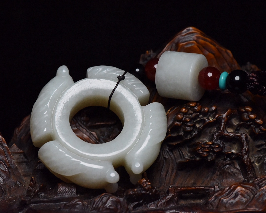 唐物 清 玉彫 和田玉 せみ 玉質温潤細膩 沁色自然 包漿一流 極細工 古美術品 時代物 中国古玩 骨董品 D67拍卖