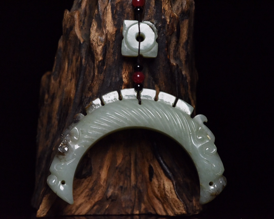 唐物 清 玉彫 和田玉 に飾りを付ける 玉質温潤細膩 沁色自然 包漿一流 極細工 古美術品 時代物 中国古玩 骨董品 D67拍卖