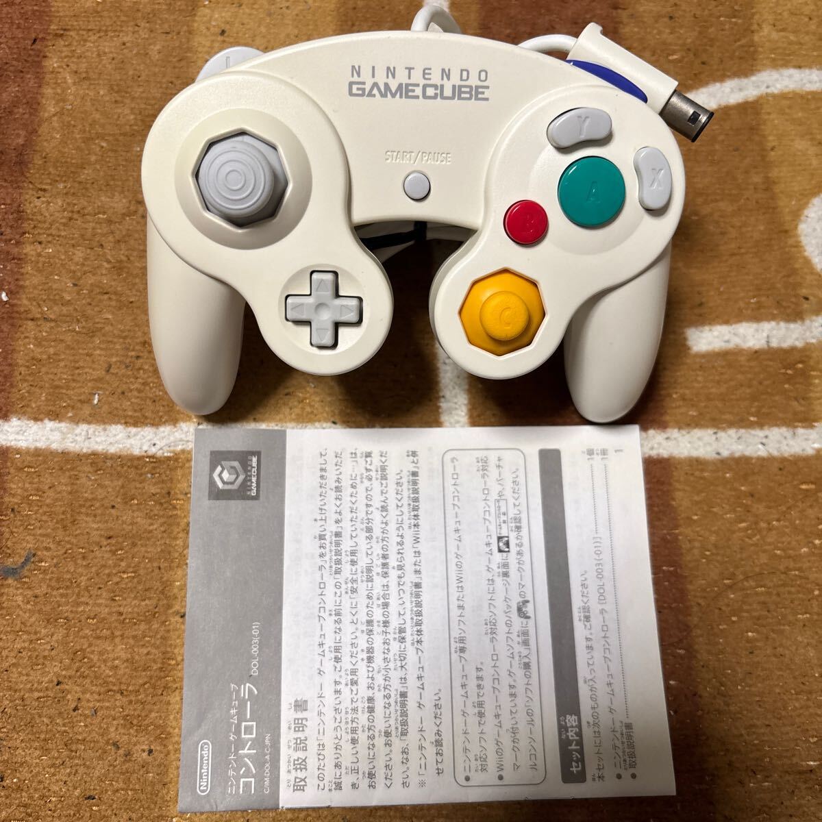 動作確認済 純正品 NINTENDO GAMECUBE DOL-003 任天堂 ニンテンドー ゲームキューブ コントローラー ホワイト シロ 白 説明書 あり ①拍卖