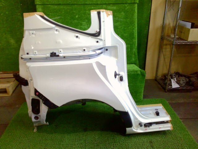 4kurudepa H27年 シエンタ DBA-NSP170G 右 クォーター パネル 61611-52490 白 070 NHP170 NCP175 リアフェンダー クォーター カット拍卖