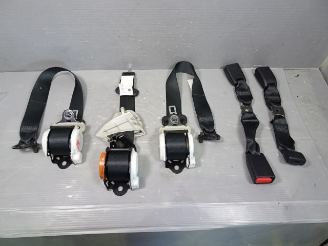 アクア DAA-NHP10 リア シートベルト 前期 G 平成25年 1kurudepa拍卖