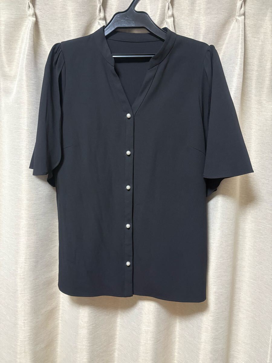 ジャスグリッティ パールボタンブラウス ブラック Mサイズ拍卖