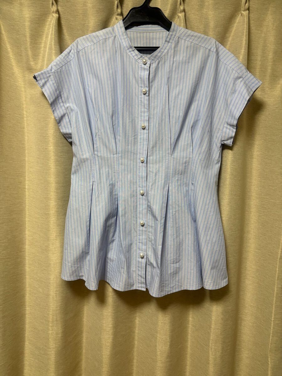 美品 プラステPLST パールボタンぺプラムブラウス Sサイズ拍卖