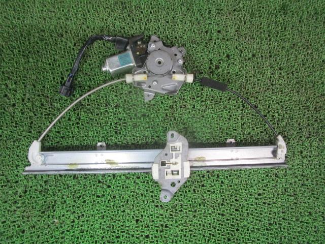 キューブ DBA-BZ11 右フロントドア パワーウィンドモーター レギュレータモーター 80730-4V70A 80730-AX504 /50364拍卖