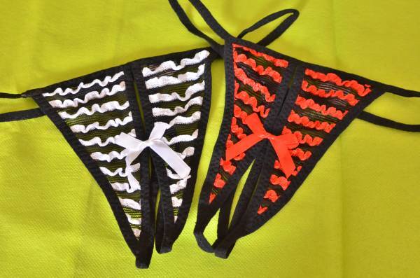 『送料無料』 ★穴あき★メッシュ★ふりふり★ストレッチ素材★Tバックショーツ★2枚組★白&赤★Mサイズ★拍卖